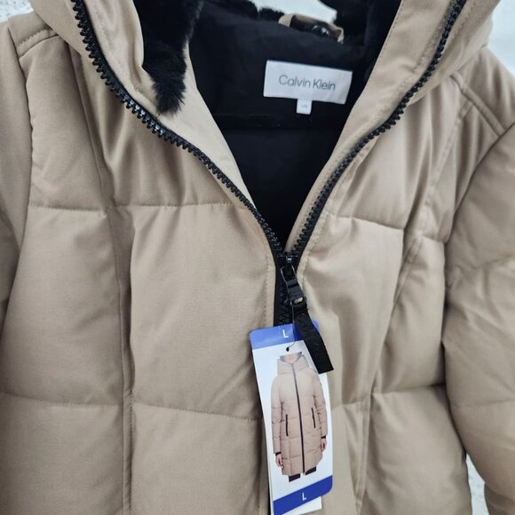 NWT Calvin Klein Women’s Faux Fur Lined Hood Oxford Puffer Jacket Tan Large - Picture 12 of 13